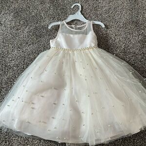 Girl’s Formal Dress. Size 4